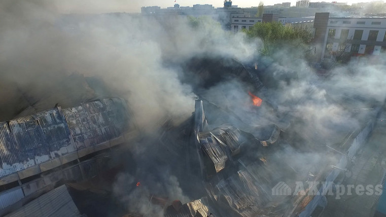 В комиссию по оценке ущерба пострадавших от пожара предпринимателей Ошского и Жалал-Абадского рынков вошло 15 человек (состав) &mdash; Tazabek