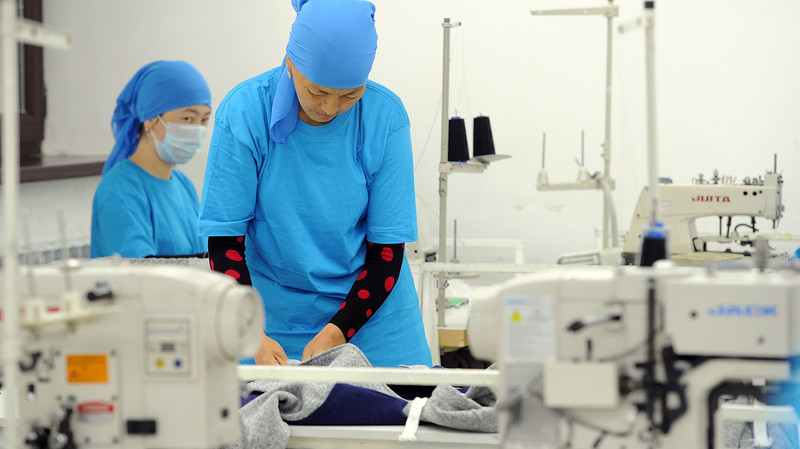 Заметна тенденция, что большая часть одежды Made in KG продается не только на рынках России, но и в маркетах, - правительство &mdash; Tazabek