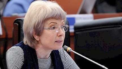 За ошибки в учебниках должна отвечать непосредственно министр образования, считает депутат Жогорку Кенеша Е.Строкова