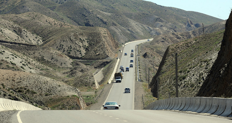 Минтранс прокомментировал заявление строителей дороги Ош&mdash;Баткен&mdash;Исфана по поводу невыплаты зарплаты &mdash; Tazabek