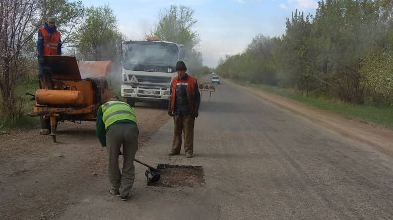 На автодороге Токмок&mdash;Дон-Арык&mdash;Рот Фронт с 15 по 31 км начат ямочный ремонт, - Минтранс &mdash; Tazabek