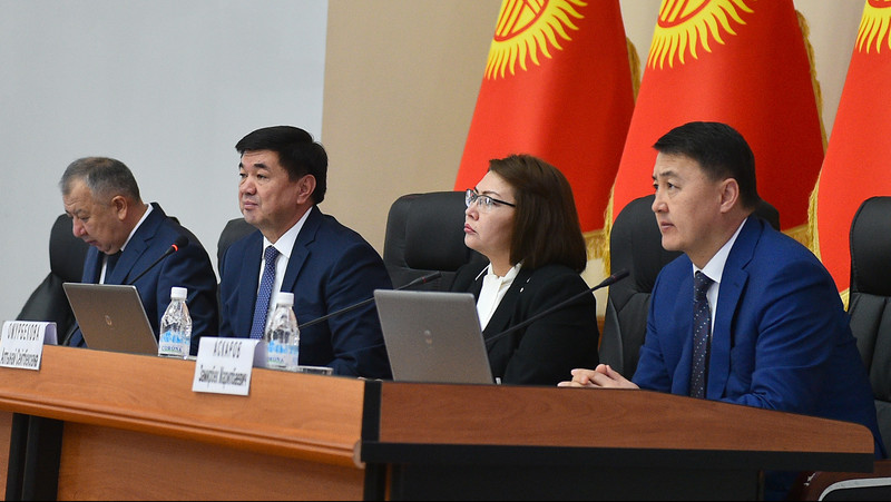 Премьер недоволен отчетом глав ГКПЭН и Нацэнергохолдинга: Наверное, девушка, которая пишет за вас этот отчет, работает уже более 10 лет и просто меняет вам цифры &mdash; Tazabek