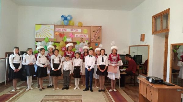 Ак-Талаа райондук билим берүү борборунда окуу жылы салтанаттуу ачылды (сүрөт)