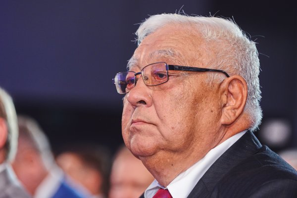 Глава &laquo;Кыргыз темир жолу&raquo; огласил размер своей зарплаты, рассказал о своем бизнесе и о том, чем занимаются его дети &mdash; Tazabek