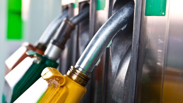 Рынок ГСМ: С августа 2015 года бензин Аи-92 подешевел на 6 сомов, но подорожал с марта 2016 года на 3,5 сома (цены) &mdash; Tazabek