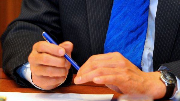 &laquo;Имущие и неимущие чиновники Кыргызстана&raquo;: Какой недвижимостью владеют президент, спикер ЖК, председатель Верховного суда и генпрокурор КР? (декларации-2015) &mdash; Tazabek