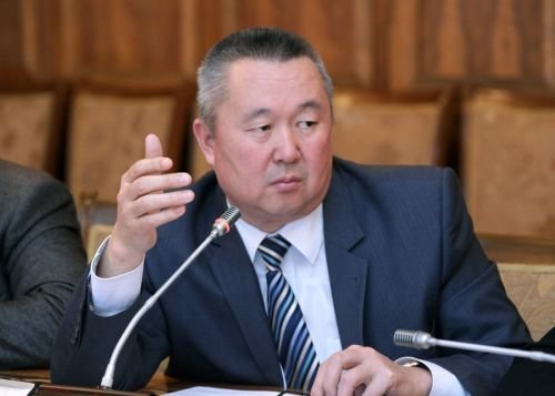 Комитет по бюджету и финансам ЖК возмущается прогнозами Минэкономики, один депутат предложил рассмотреть соответствие должности министра экономики А.Кожошева и его заместителей — Tazabek