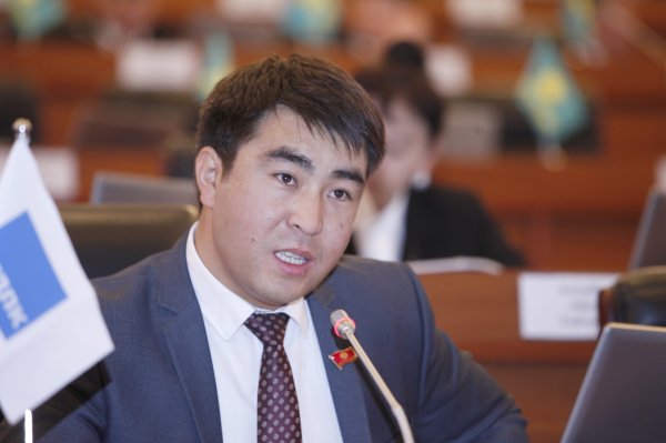 Депутат Ж.Акаев предложил правительству предоставить льготы стройкомпаниям, сообщив, что в таком случае возможно удешевление жилья до $300 за 1 кв метр &mdash; Tazabek