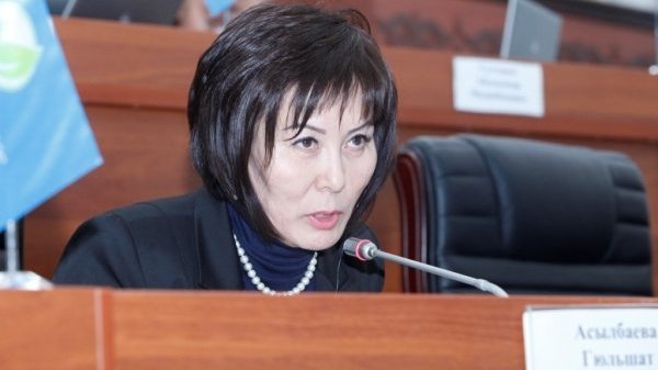 Депутат Г.Асылбаева высказала претензии министру А.Кожошеву, обвинив в некомпетентности  начальников управлений Минэкономики &mdash; Tazabek