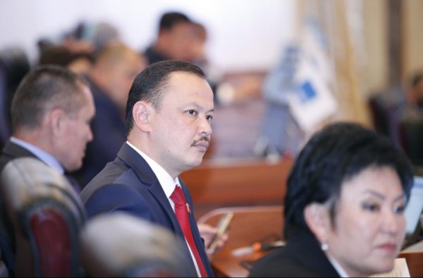 Депутат У.Примов предложил в будущем продать ТРК &laquo;Пирамида&raquo; и &laquo;5 канал&raquo; &mdash; Tazabek