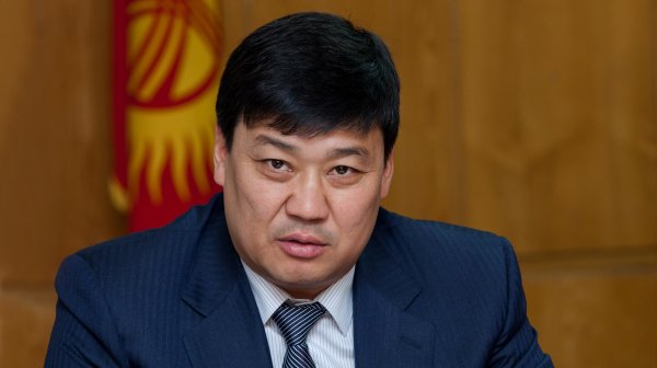 Депутат Б.Торобаев предложил поменять структуру правительства, упомянув Госкомсвязи и Госпромэнергетики &mdash; Tazabek