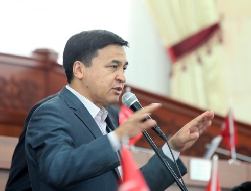 Уровень инфляции в 0,4% в 2016 году не заслуга правительства, а НБКР, - депутат &mdash; Tazabek