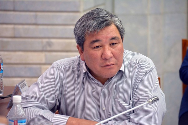 Депутат Р.Момбеков обвинил правительство в рейдерстве рынка &laquo;Дыйкан&raquo;: Там 5 га земли, кто-то заинтересован построить многоэтажное здание &mdash; Tazabek