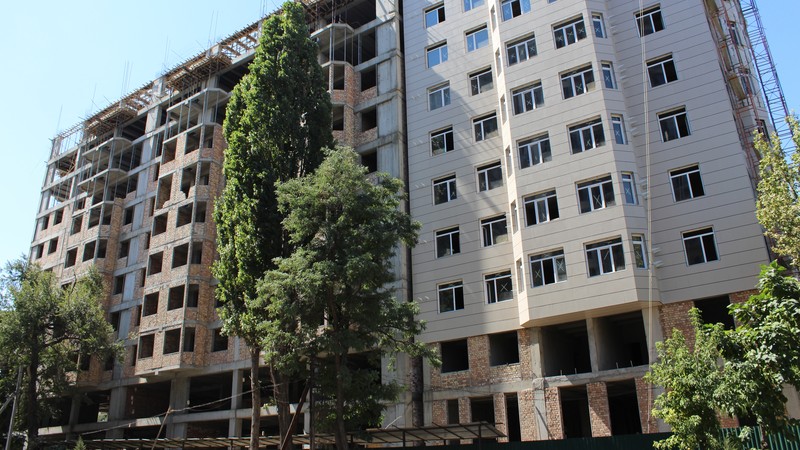 Прокуратура возбудила уголовное дело в отношении должностных лиц Госэкотехинспекции за несоответствующий надзор строящегося многоквартирного дома &mdash; Tazabek