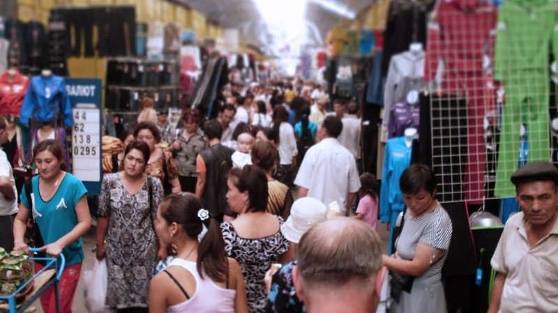 За 10 месяцев общий объем оптовой и розничной торговли составил 357,1 млрд сомов &mdash; Tazabek