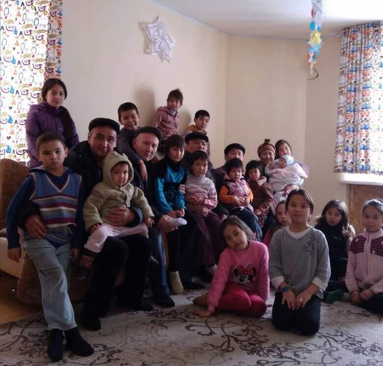 Фото &mdash; В преддверии Нового года ОАО &laquo;МАМ&raquo; подарило мебель ОФ &laquo;Эне бала мээрими&raquo; &mdash; Tazabek