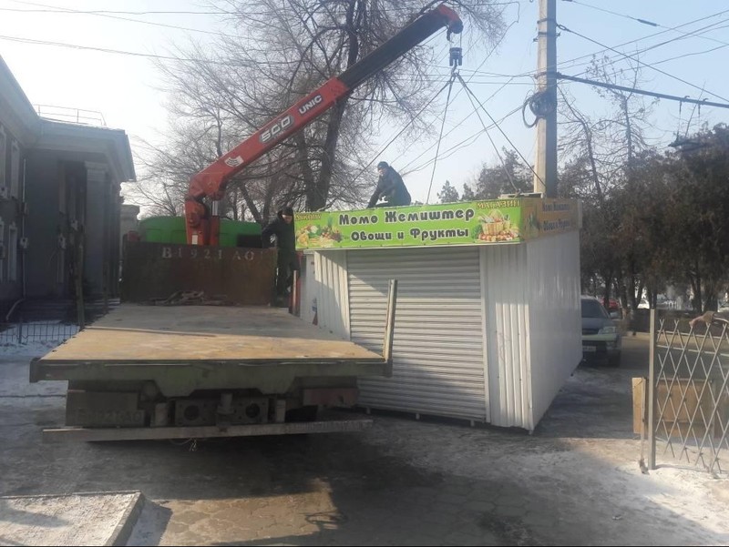 Владельцы 3 павильонов на Жибек-Жолу&mdash;Т.Молдо добровольно демонтировали объекты, - мэрия &mdash; Tazabek