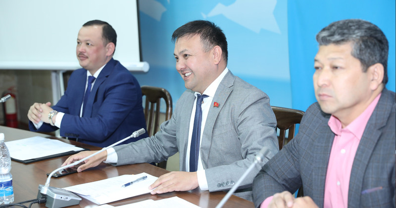 Таабалды Тиллаев направил спикеру ЖК письмо о сложении полномочий главы комитета ЖК по бюджету и финансам &mdash; Tazabek