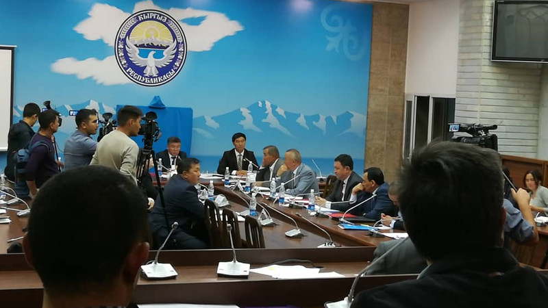 Замгенпрокурора Н.Дюшембиев попросил в закрытом режиме заслушать вопрос по &laquo;Белизгейту&raquo;, А.Шыкмаматов отказал &mdash; Tazabek