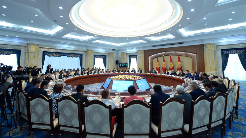 Узкие политические круги лоббируют свои интересы, выдавая их за национальные, - С.Пономарев &mdash; Tazabek