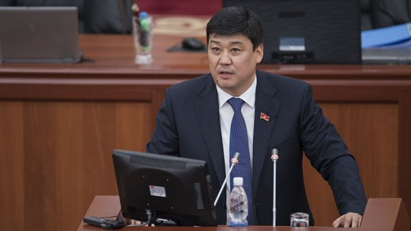 Некоторые члены министерств и ведомств не хотят брать на себя ответственность за принятие решений, - депутат &mdash; Tazabek