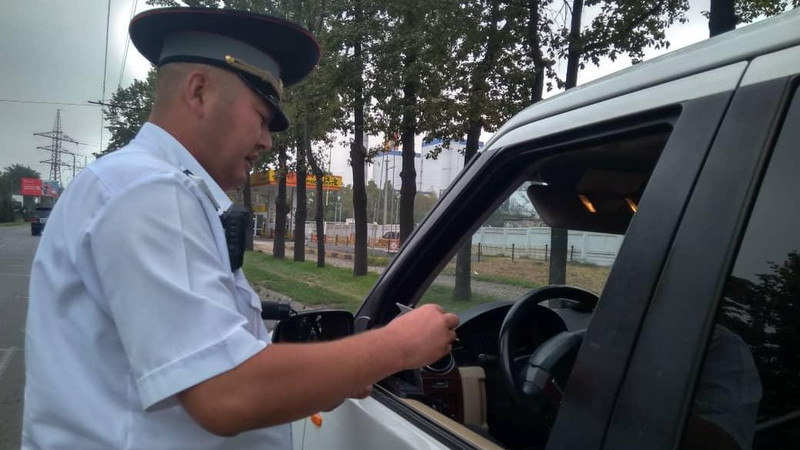 ГНС: По Свердловскому району 87% автовладельцев уплатили налог на транспорт (фото с рейда) &mdash; Tazabek