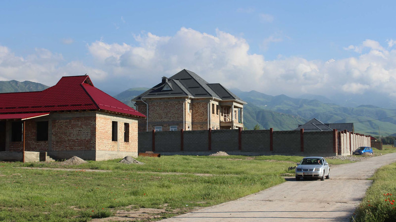 Феодалы в парламенте: Кто из депутатов владеет десятками гектаров земли? &mdash; Tazabek