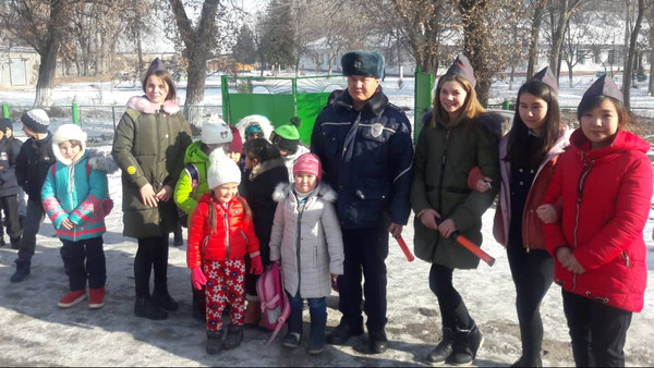 В школах Чуйской области милиция проводит занятия по безопасному поведению на дорогах