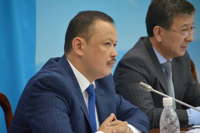 Депутат просит кандидата на пост министра транспорта Ж.Бейшенова обратить внимание на недовольство водителей осевой нагрузкой &mdash; Tazabek