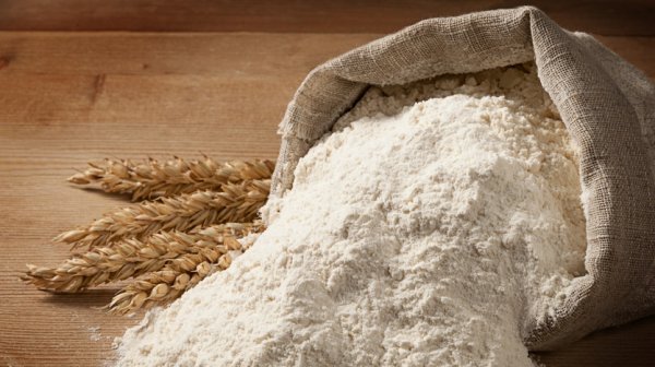 На Ошском рынке 1 кг муки стоит на 3 сома дороже, чем на Орто-Сайском (цены) &mdash; Tazabek