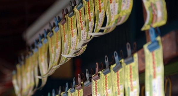 Президент А.Атамбаев подписал закон &laquo;О лотереях&raquo;, запрещающий все лотереи, кроме государственных &mdash; Tazabek