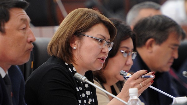 НБКР стал каким-то баловнем &mdash; бюджет утверждает правление, а теперь и госзакупки будут проводить по внутренним правилам, - депутат А.Омурбекова &mdash; Tazabek