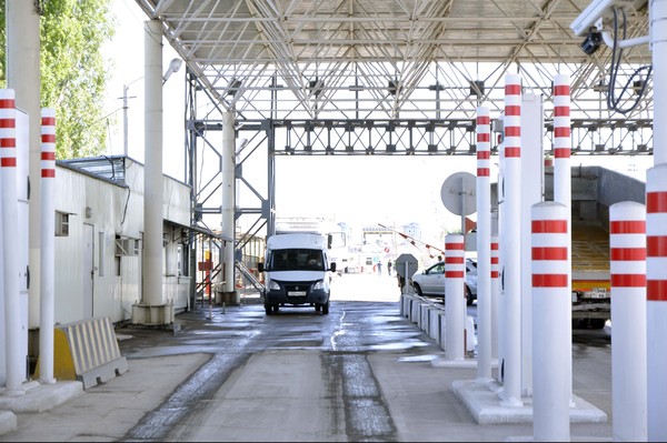 С посольством Китая согласовано создание отдельной очереди для грузоперевозчиков Кыргызстана, кроме электронной &mdash; Tazabek