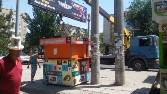 Мэрия демонтировала 46 рекламных реконструкций вокруг Орто-Сайского рынка &mdash; Tazabek