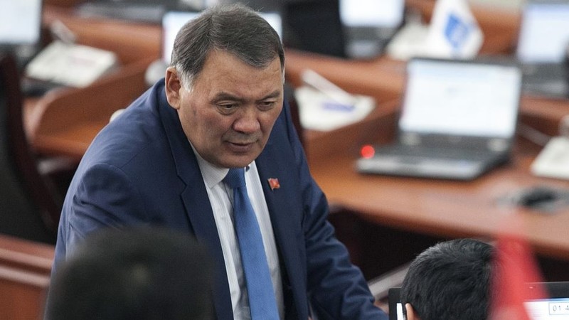 Депутат К.Жолдошбаев пригрозил главе &laquo;Кыргыз Темир Жолу&raquo; А.Ногойбаеву потерей должности, если тот не прекратит &laquo;блатоваться&raquo; &mdash; Tazabek