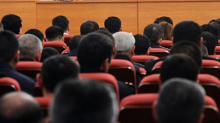 В ЖК внесли законопроект, позволяющий при переходе в органы налоговой службы без проведения оценки сохранить специальные звания &mdash; Tazabek