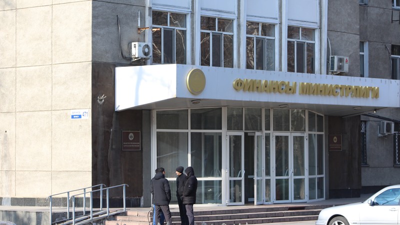 Минфин заложил в Стратегии управления госдолгом, что его стоимость к ВВП в 2017-2019 годы не превысит 56% &mdash; Tazabek