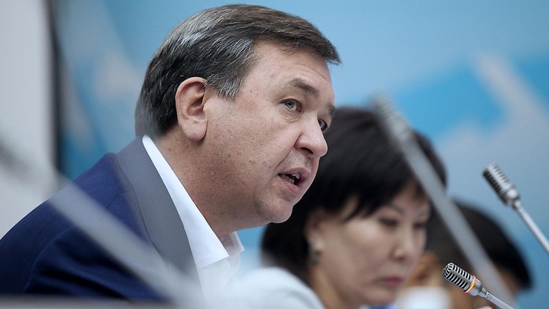 Большинство руководителей в энергосекторе не знают закон Ома, они должны поднять руки и уйти, - депутат &mdash; Tazabek