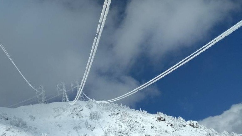 Из-за мокрого снега и сильного ветра произошло отключение высоковольтной линии электропередачи 500 кв &laquo;Токтогульская ГЭС Фрунзенская&raquo; &mdash; Tazabek