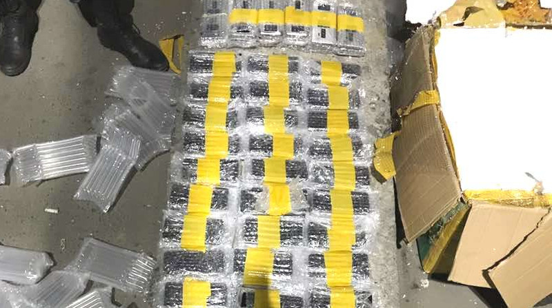 Кто заказчик мобильных телефонов марки Samsung, Iphone и Xiaomi  на 24 млн сомов? &mdash; Tazabek