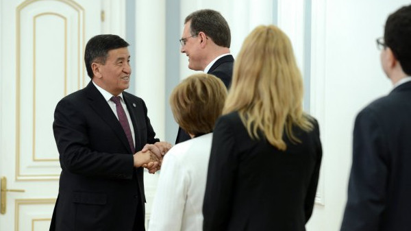 Президент С.Жээнбеков принял председателя Нацбанка Швейцарии Т.Йордана &mdash; Tazabek