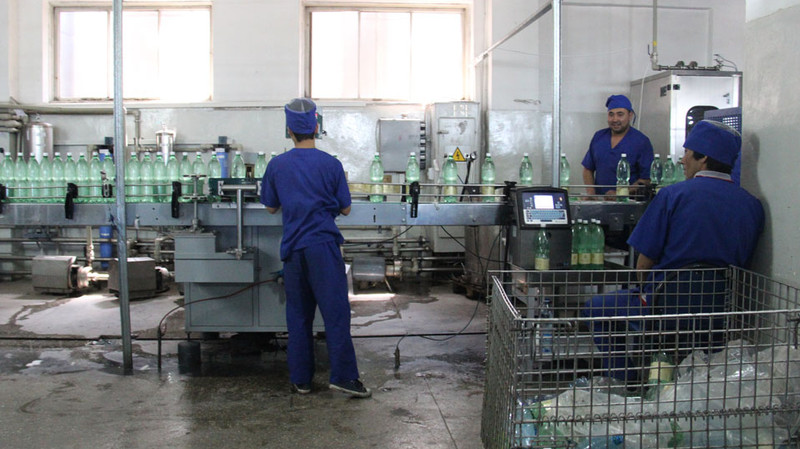 Какие виды напитков и в каком количестве были произведены в Кыргызстане за 3 месяца? (список) &mdash; Tazabek