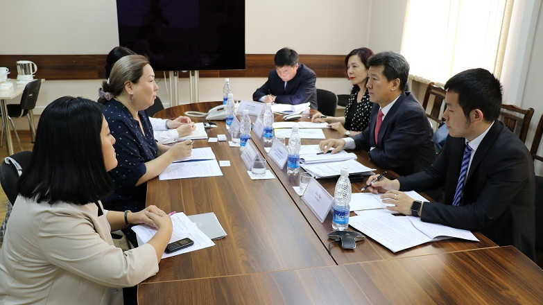 НБКР обсудил с синьцзянским отделением Народного банка КНР вопросы стандартизации в финансовой сфере и политики расчетов в юанях в двусторонней торговле и инвестициях &mdash; Tazabek