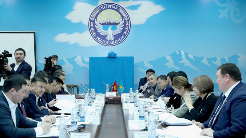 Фракция &laquo;Республика-Ата-Журт&raquo; решила рассмотреть эффективность участия КР в ЕАЭС, правительство попросило сделать это  в закрытом режиме &mdash; Tazabek