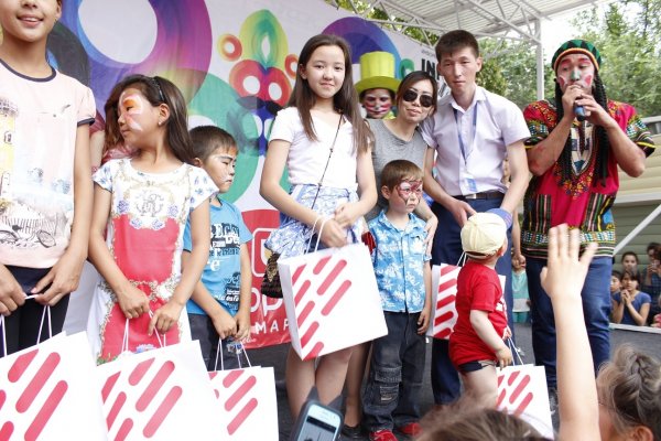 &laquo;Росинбанк&raquo; и INFOX поздравили кыргызстанцев с Международным днем защиты детей &mdash; Tazabek