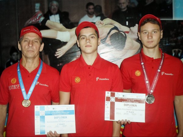 ОАО &laquo;Росинбанк&raquo; &mdash; генеральный спонсор сборной Кыргызстана по гиревому спорту &mdash; Tazabek