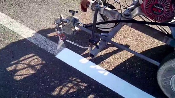 Госдирекция дороги &laquo;Бишкек-Ош&raquo; закупит маркировочную машину для нанесения дорожной разметки термопластом на 1,3 млн сомов &mdash; Tazabek