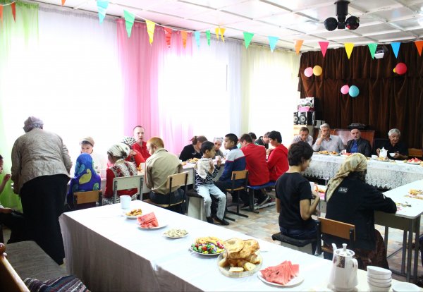 ОАО &laquo;Росинбанк&raquo; отпраздновал Курман Айт вместе с детьми из РЦ &laquo;Оберег&raquo; &mdash; Tazabek