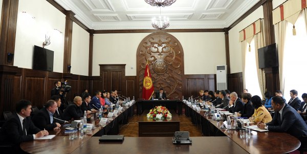 Предприятия в сфере легкой промышленности не согласны, что в швейной и текстильной отрасли КР наблюдается спад на 30% &mdash; Tazabek