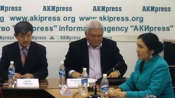 &laquo;Русгидро&raquo; отмывало деньги через Верхненарынский каскад ГЭС, - считает экс-премьер Ф.Кулов &mdash; Tazabek